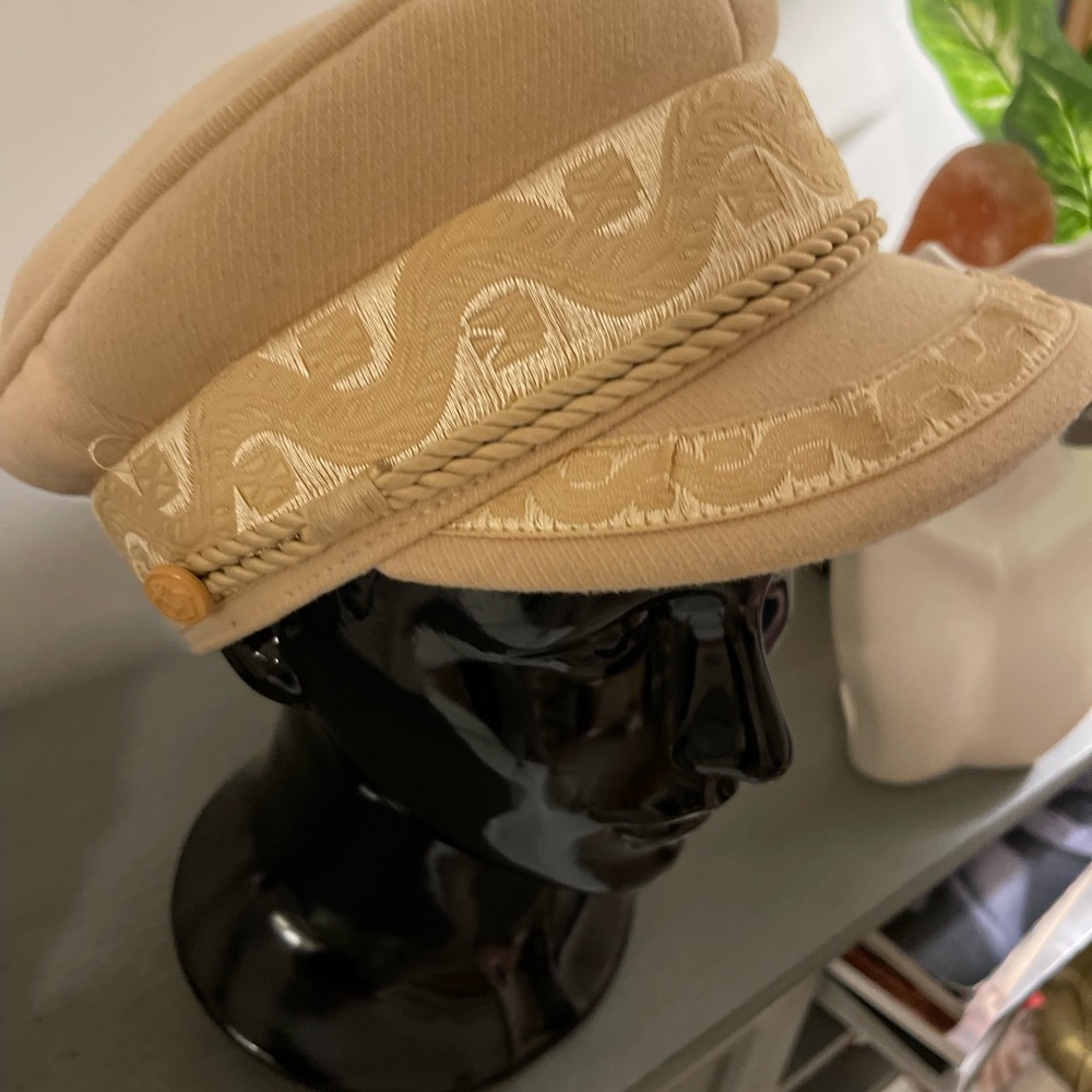 Lack of color sailor hat